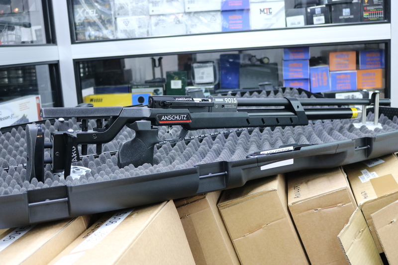 Anschutz 9015 BLACK EDITION ALU STOCK "L" .177 Air Rifles