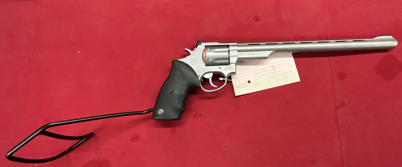 Taurus Long barrel revolver. .22 Revolver